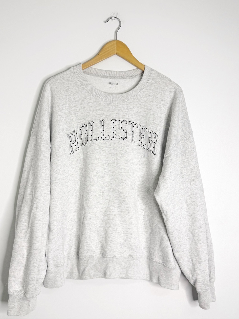 Hollister Crewneck Sweatshirt Size Large Heather Gray Logo Graphic Pullover